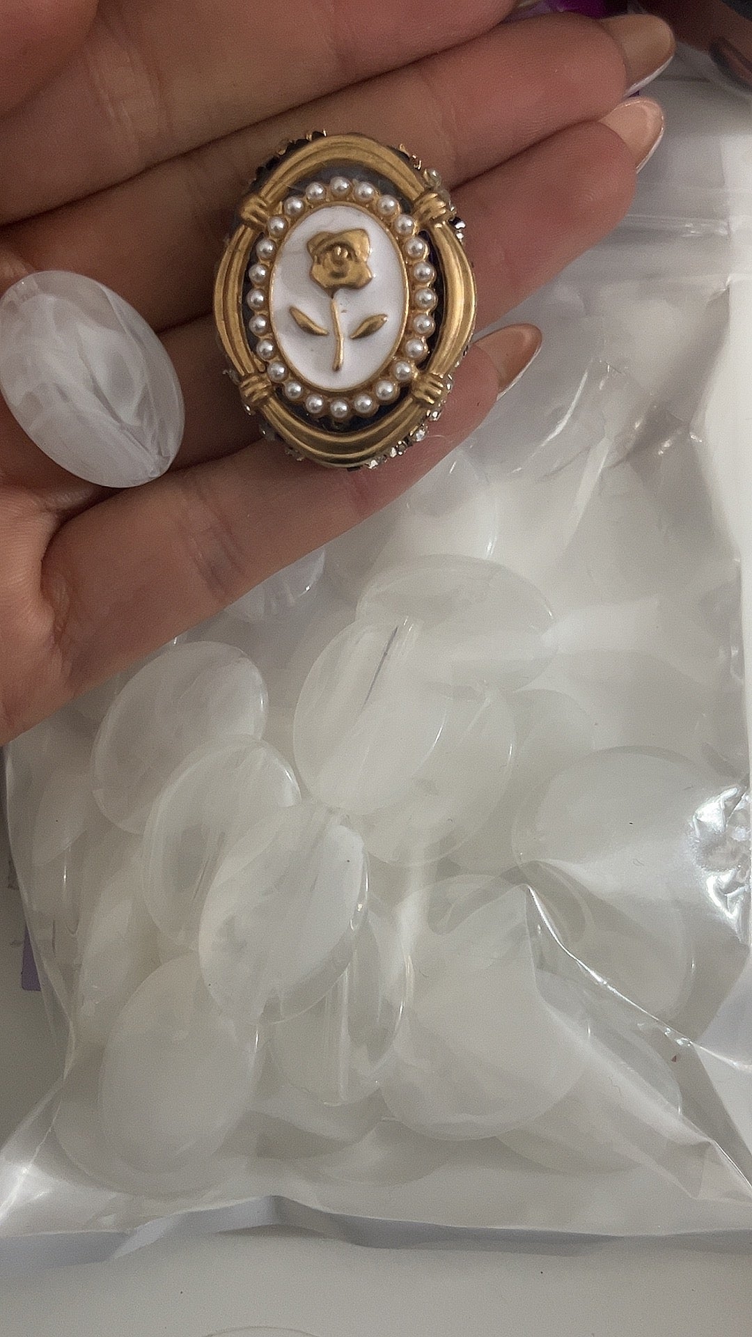 white big oval plain beads 20pcs